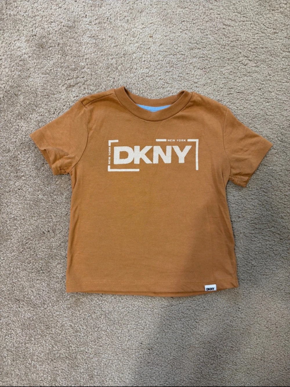 DKNY boys Short Sleeve Tee in Rust Brown size 4